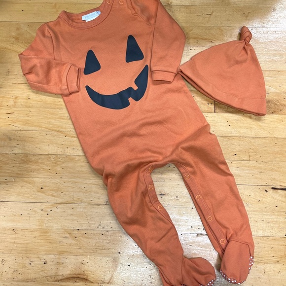 NWT Pottery Barn Halloween Pumpkin Onesie & Hat - 12-18 month - Picture 3 of 8
